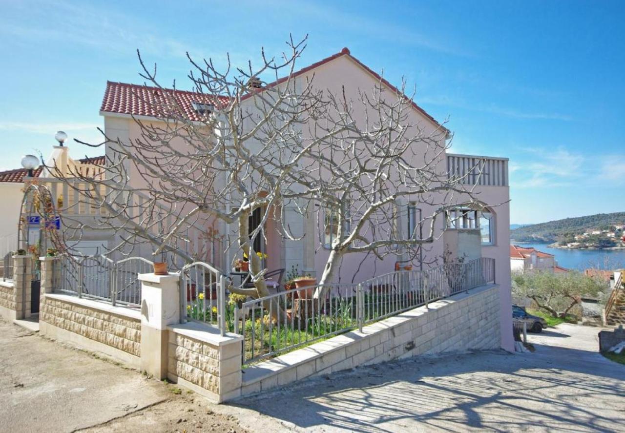 Apartments Villa Rose Sumartin Exteriör bild