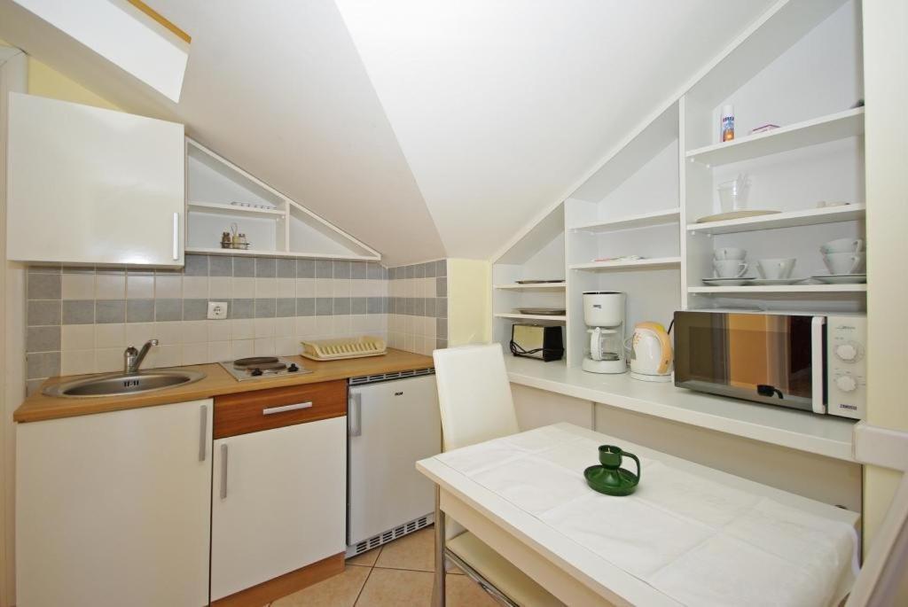 Apartments Villa Rose Sumartin Exteriör bild