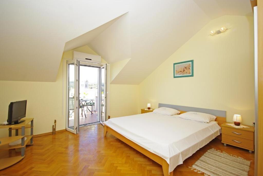 Apartments Villa Rose Sumartin Exteriör bild