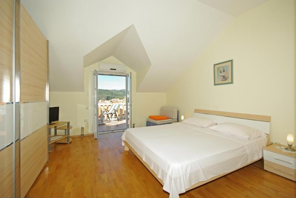 Apartments Villa Rose Sumartin Exteriör bild