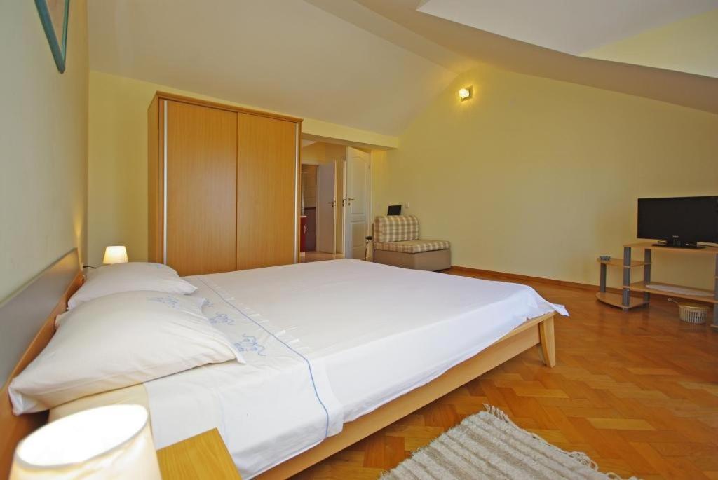 Apartments Villa Rose Sumartin Exteriör bild